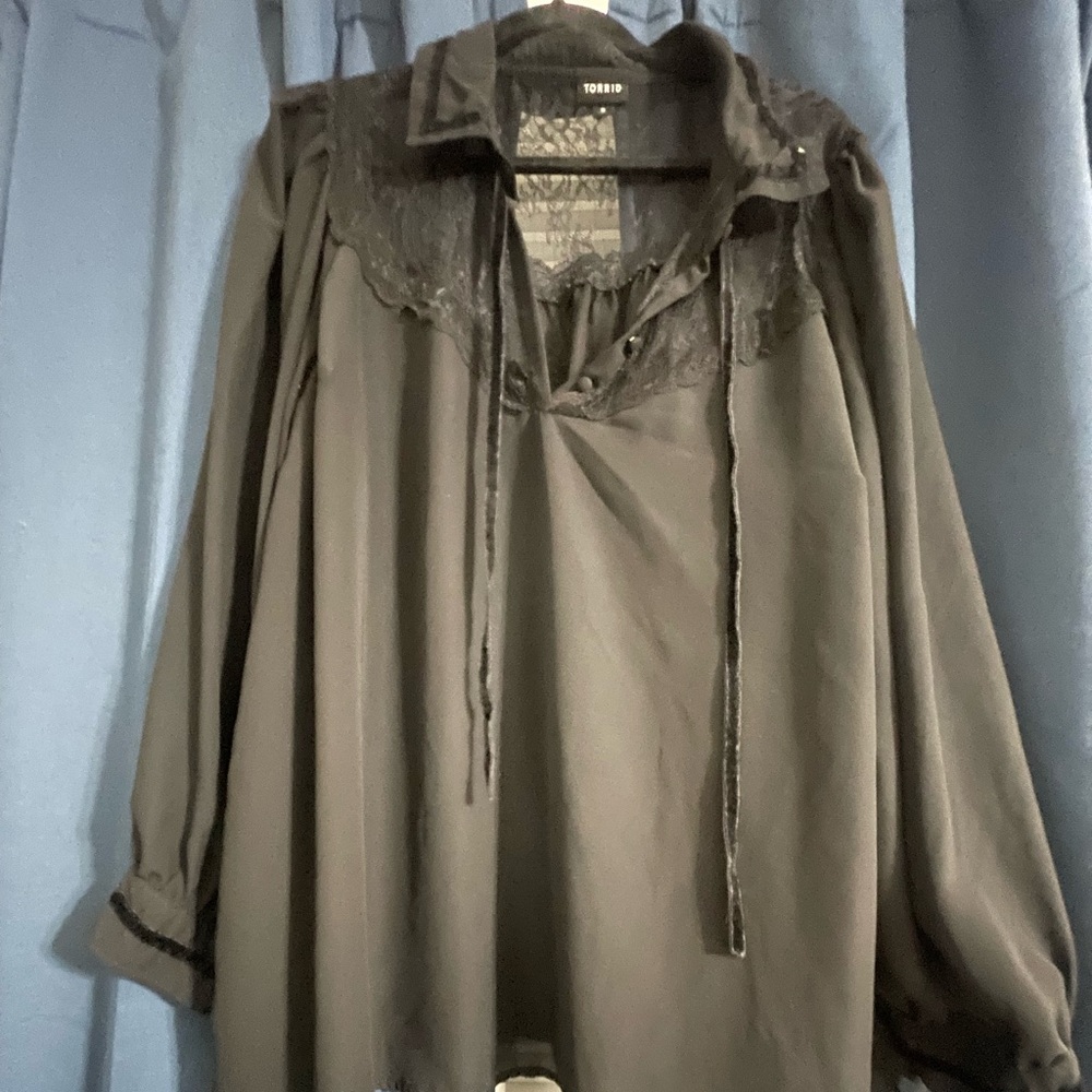 Torrid Black Dress Shirt Lace top size 3